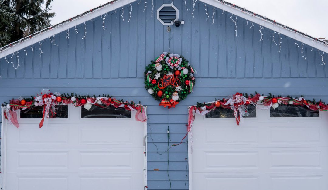 RKS-Doors-Christmas-Decoration-Garage-Door
